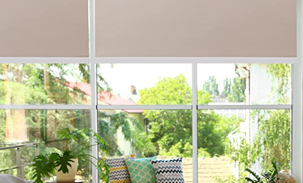Cubierta de ventanas modernas para sala de estar